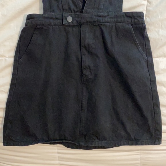 NWOT Le Lis Denim Cross-back Romper, size Medium - Picture 2 of 7